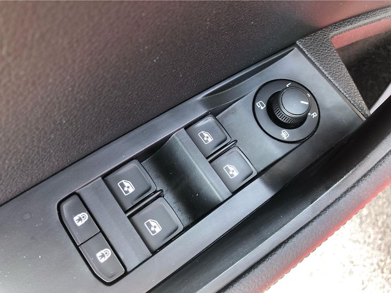 Škoda Superb COMBI 2.0 TSi DSG 7st. STYLE - fotka 15 z 30