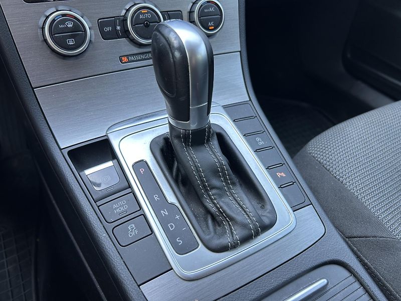 Volkswagen Passat (2014) 2.0 TDi 103 KW DSG - fotka 23 z 35