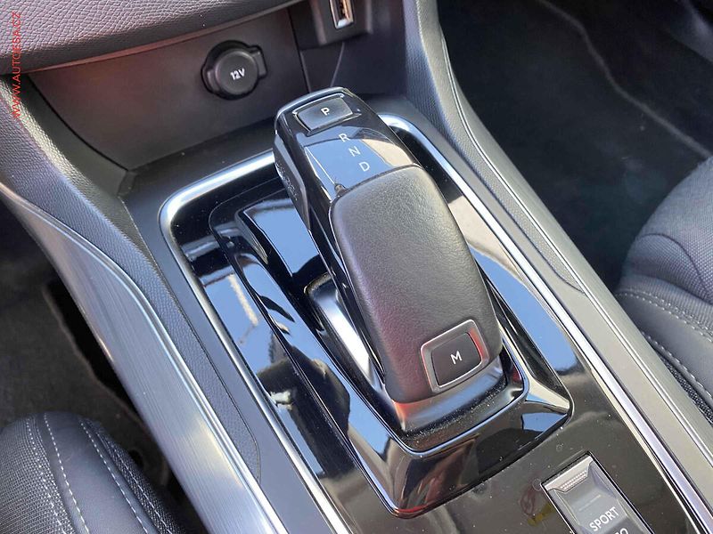 Peugeot 308 (2018) 1.2 PT, Allure, AT, navi, TZ - fotka 15 z 18