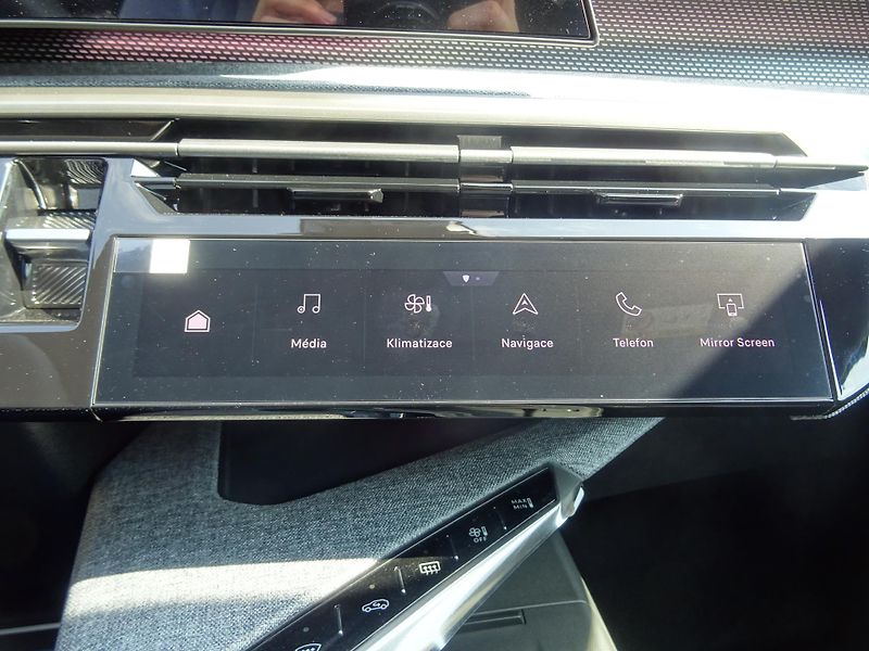 Peugeot 5008 (2026) GT Hybrid 145k e-DCS6 - fotka 36 z 49