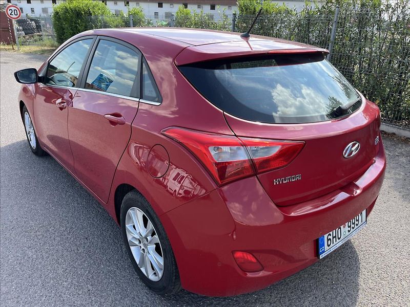 Hyundai i30 1,6 CRDi ČR ALU KAMERA 2x KOLA - fotka 8 z 32