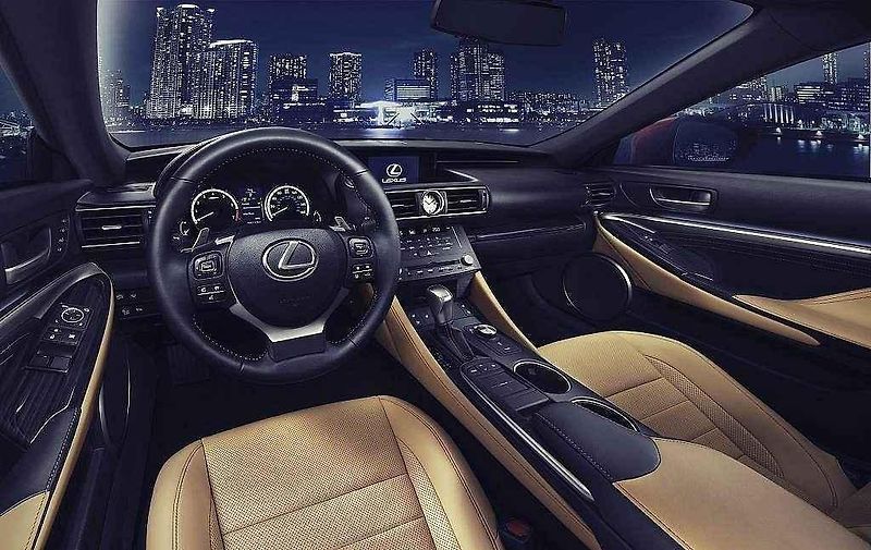 Lexus RC.