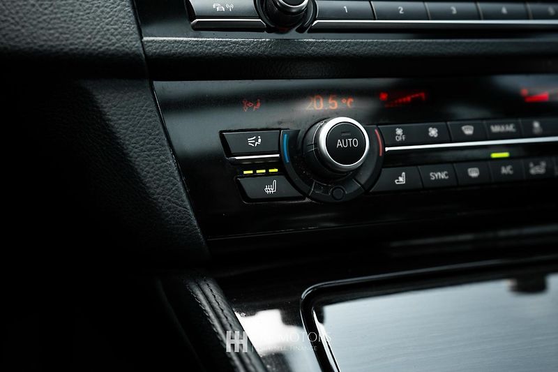BMW Řada 5 (2013) M550d xDrive 280kW Touring - fotka 41 z 51