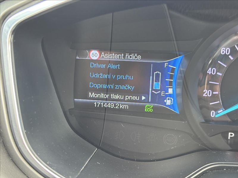 Ford Mondeo 2,0 HEV Vignale 103kW - fotka 36 z 45