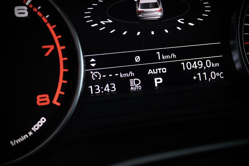 Audi A4 2.0 TFSI ultra 140 kW S line - fotka 34 z 49