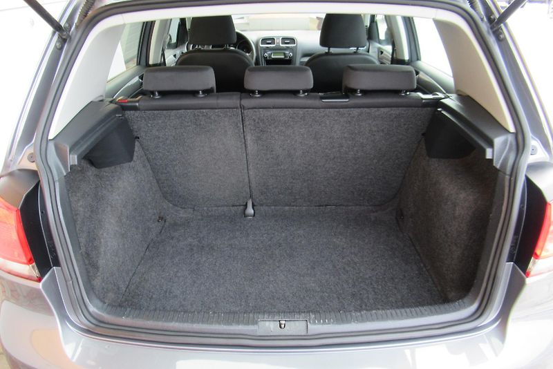 Volkswagen Golf 1.6 TDi KLIMA XENONY - fotka 17 z 19