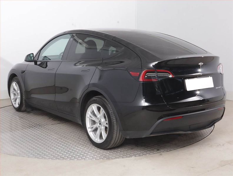Tesla Model Y (2022) Long Range AWD 79kWh, SoH 89% - fotka 4 z 19