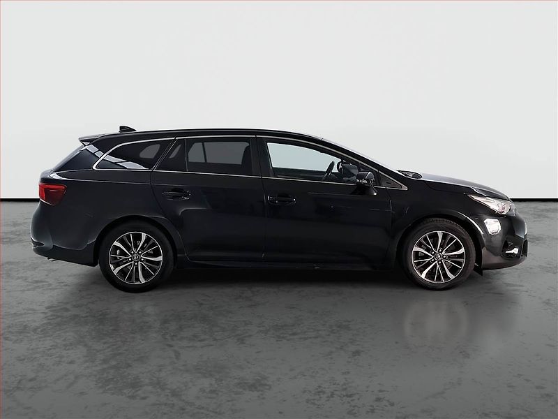 Toyota Avensis (2017) 2.0 D-4D, Navi, Tempomat - fotka 6 z 17