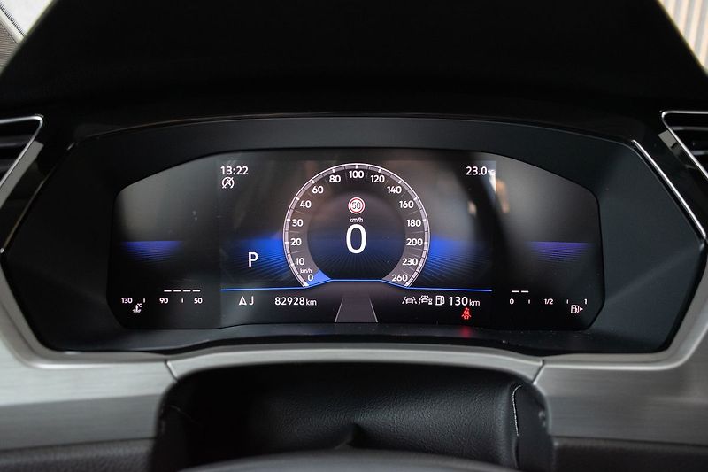 Volkswagen Touran 1.5 TSI TAŽNÉ*7.MÍST*DPH*ČR 1M - fotka 25 z 46