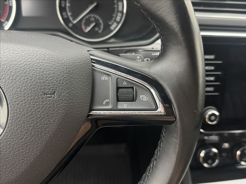 Škoda Superb 2,0 DSG 4X4 ACC CANTON STYLE+ - fotka 12 z 49