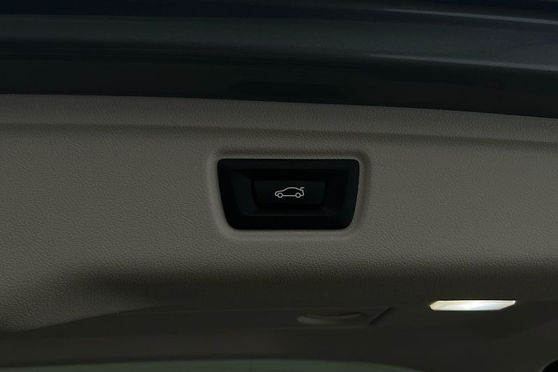 BMW Řada 3 330e xDrive Tažné Sport. sed. - fotka 21 z 23