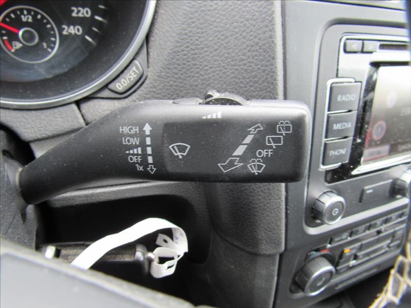 Volkswagen Golf 1,2 TSI 77kW Variant BlueMotio - fotka 23 z 29