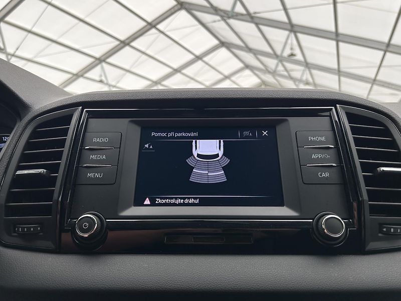 Škoda Karoq 1.5 TSI Active - fotka 10 z 26