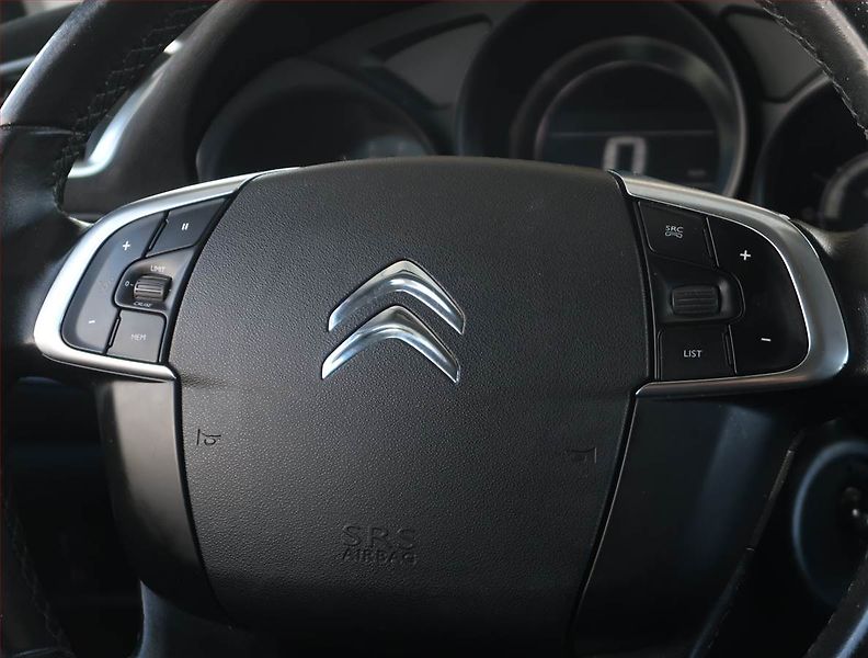 Citroën C4 (2016) 1.6 BlueHDi, nová STK - fotka 20 z 20