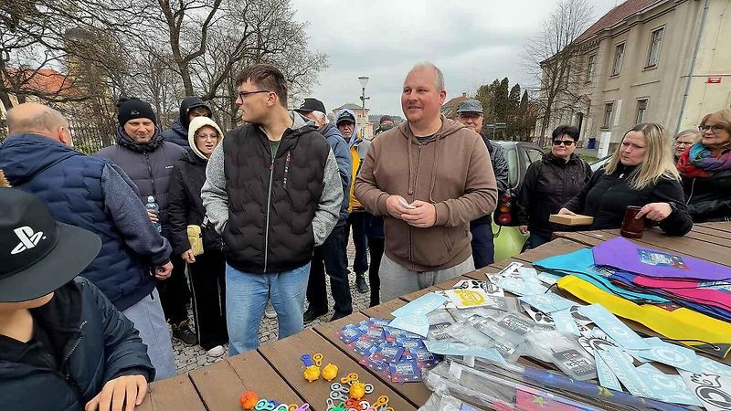 Malá auta, velká srdce. Smarťáci navštívili jarní Vlašim a adoptovali mývala