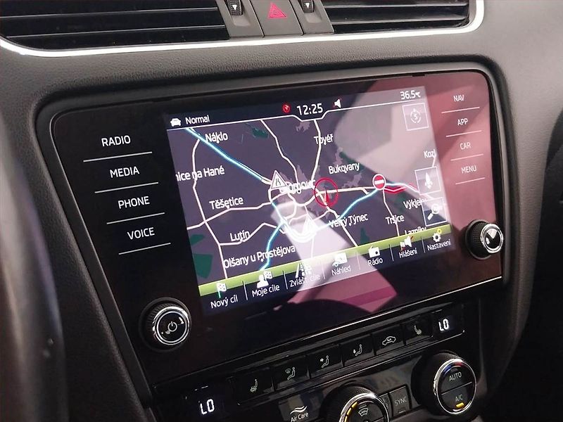 Škoda Octavia (2019) Scout 2.0 TSI, 4X4, Automat - fotka 23 z 26