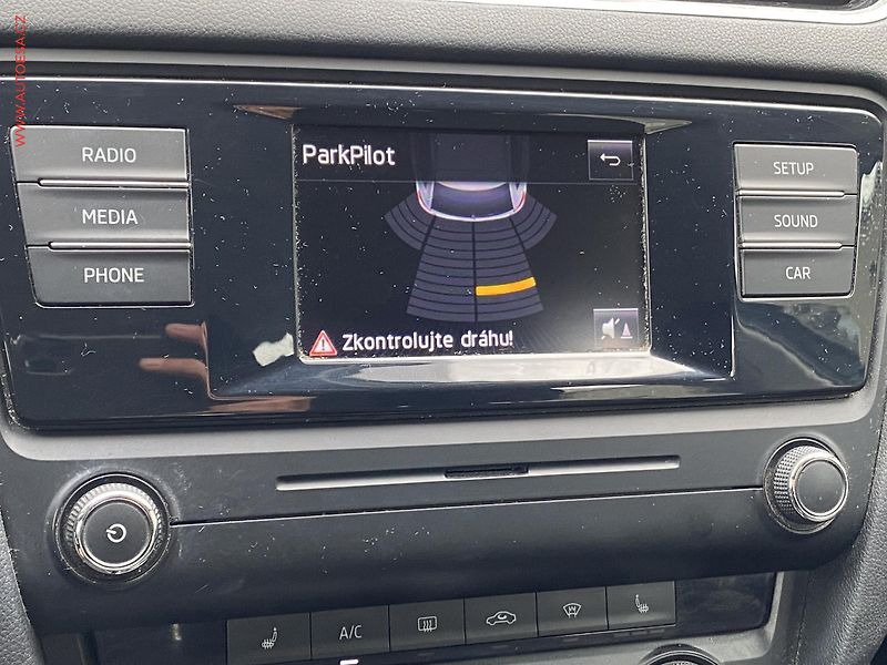 Škoda Octavia (2014) 1.4 TSi, ČR, AC, tempo, park - fotka 15 z 17