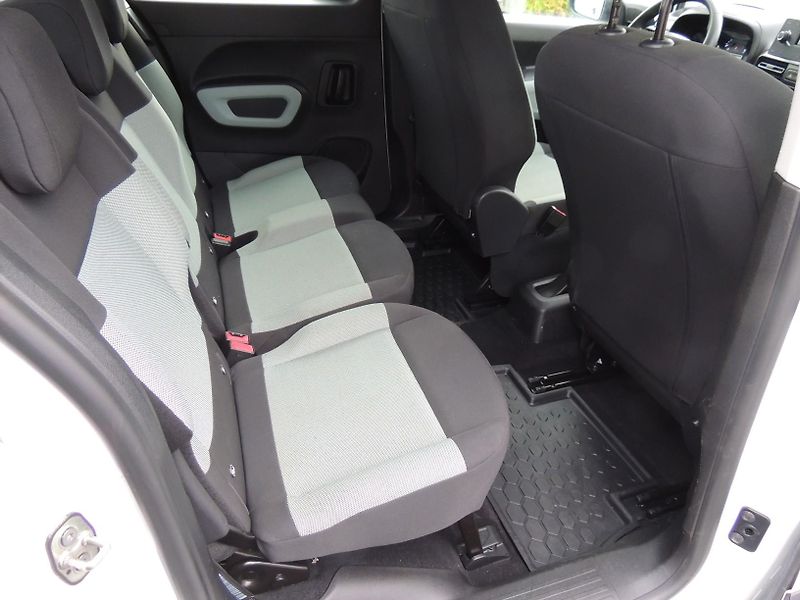 Citroën Berlingo (2019) 1.2Puretech,Live,81kw,ČR,1.maj - fotka 37 z 55