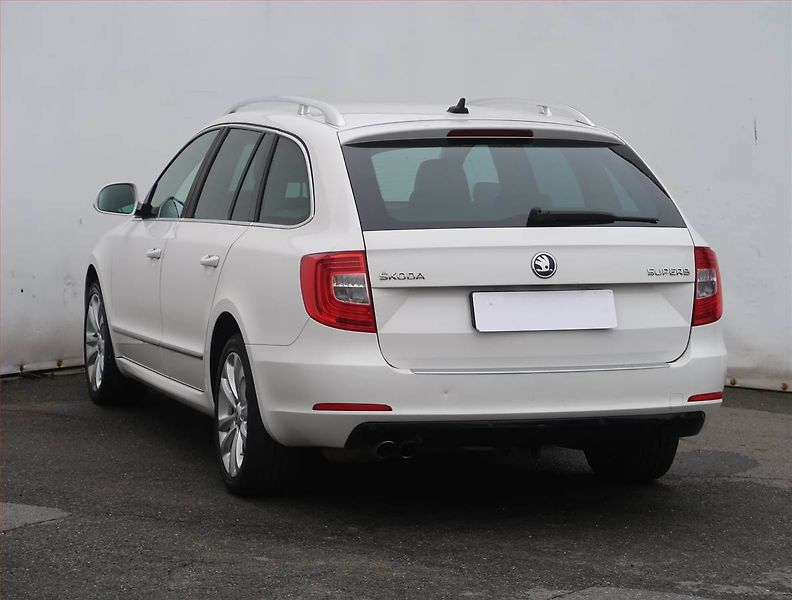 Škoda Superb (2013) Elegance 2.0 TDI, Navi - fotka 4 z 25