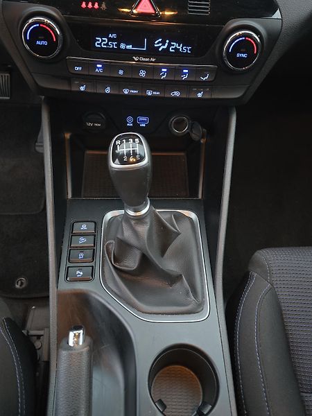 Hyundai Tucson (2015) 1.7CRDi, tažné, Alu zimní sada - fotka 9 z 18
