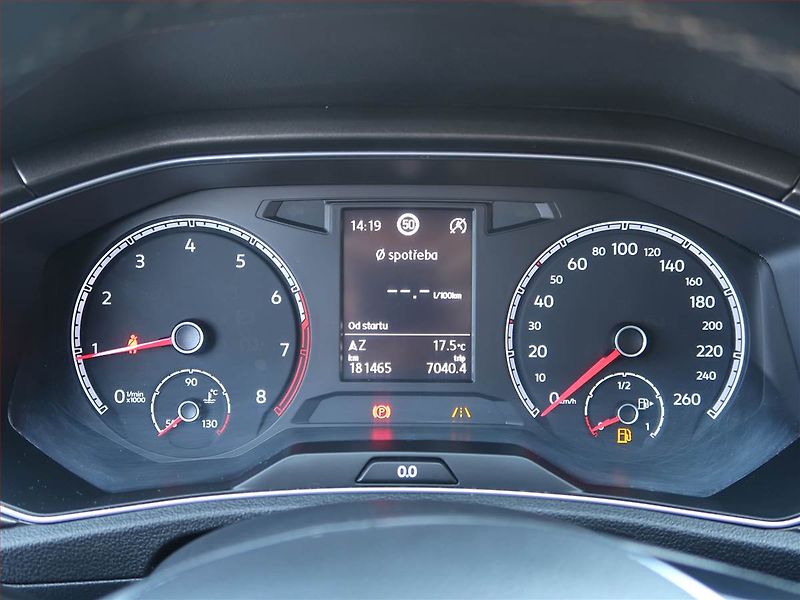 Volkswagen T-Roc (2018) 1.0 TSI, Navi, Tempomat - fotka 11 z 17