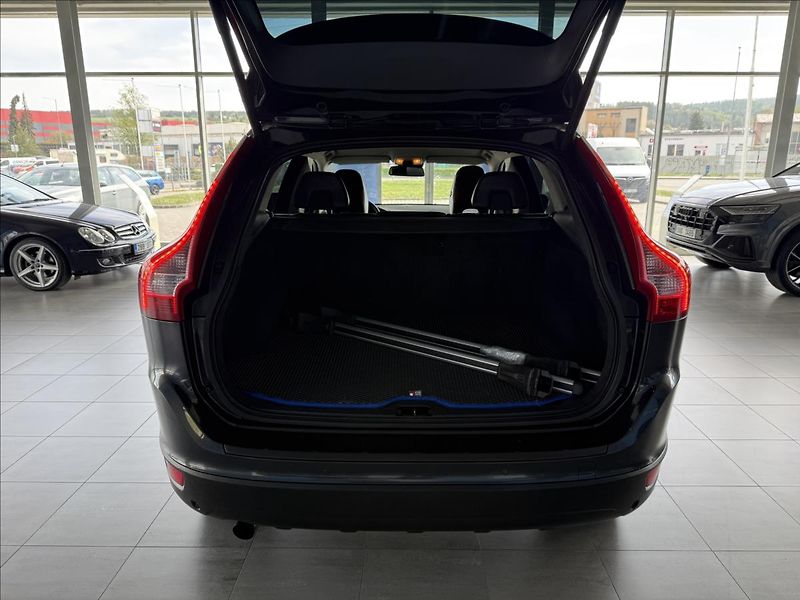 Volvo XC60 2,0   SERVISNÍ KNÍŽKA - fotka 20 z 23