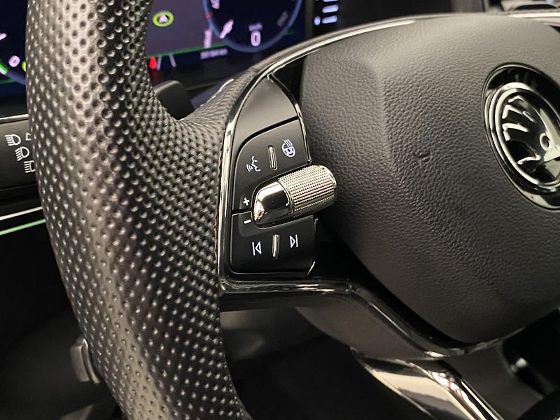 Škoda Karoq 2.0TSI SPORTLINE 4x4 REZERVACE - fotka 19 z 55