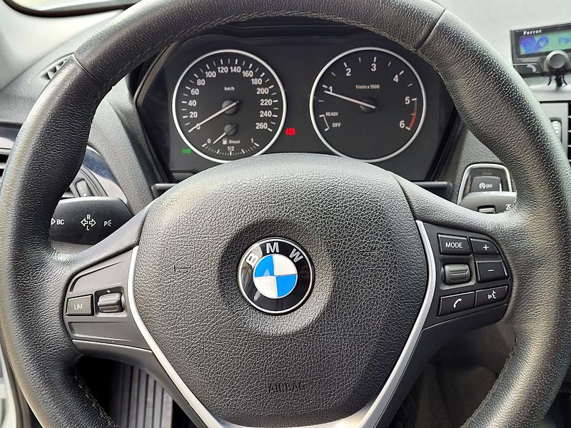 BMW Řada 1 2,0 d 105kW Urban Line SERV.KN - fotka 37 z 43