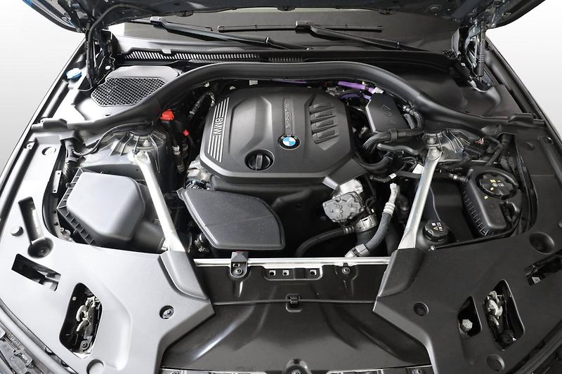 BMW Řada 5 520d xDrive - fotka 9 z 22