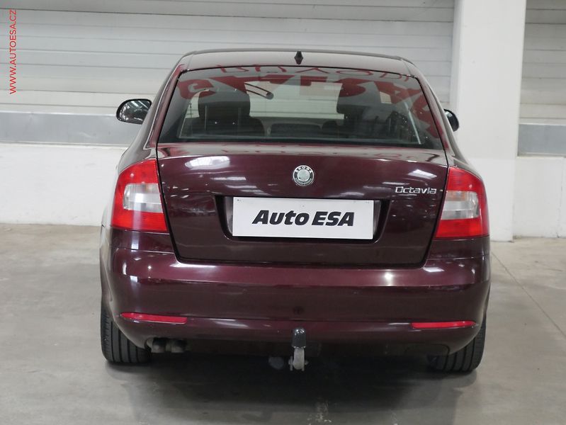 Škoda Octavia (2009) 2.0 TDi, ČR, xenon, autoAC - fotka 5 z 19
