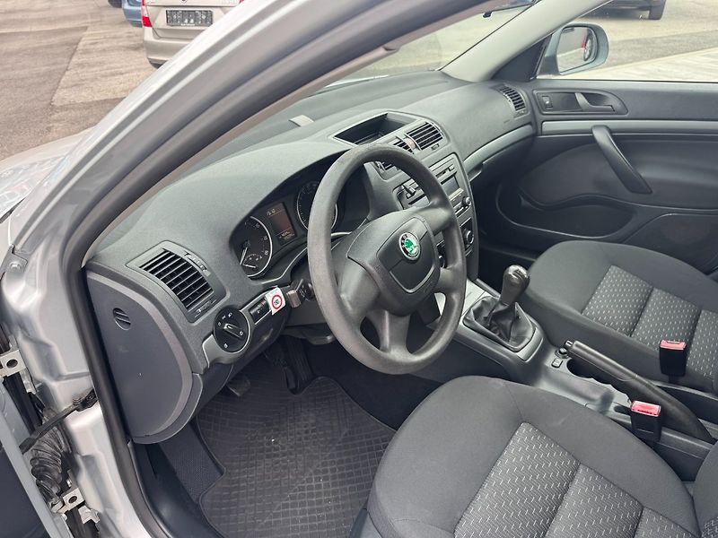 Škoda Octavia (2012) Comfortline 1.2 TSI 77kW - fotka 11 z 29