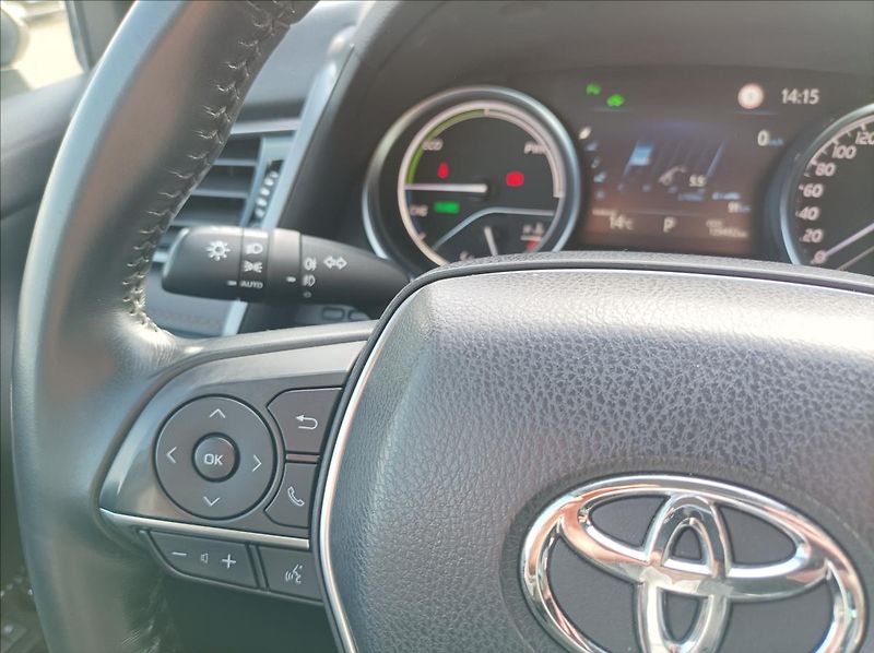 Toyota Camry 2,5 Executive - fotka 15 z 21