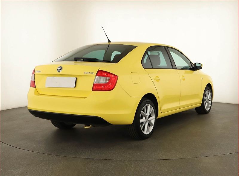 Škoda Rapid (2014) 1.2 TSI, Vyhř. sedaček - fotka 5 z 11