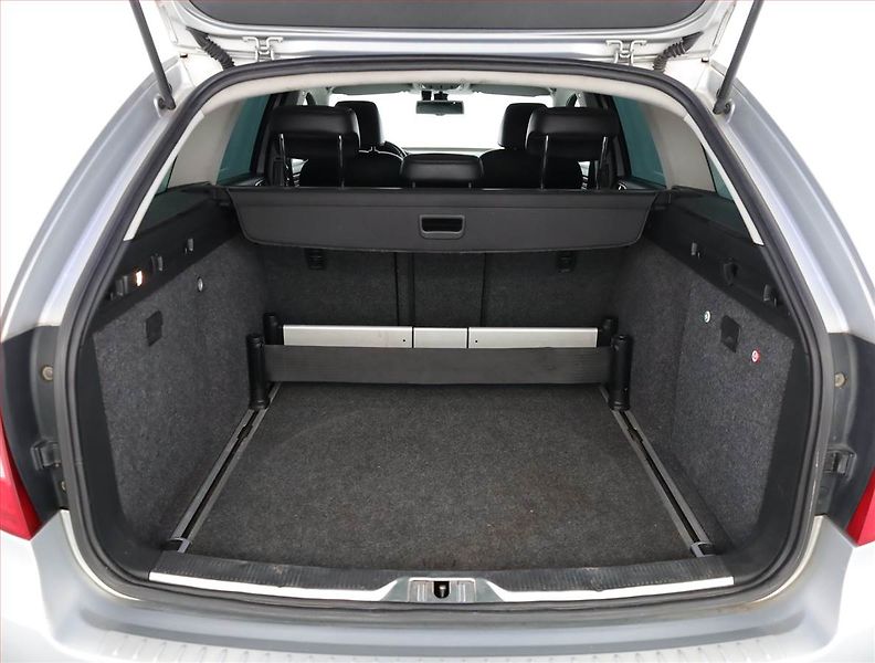 Škoda Superb (2011) 2.0 TDI, Automat, Serv.kniha - fotka 17 z 17