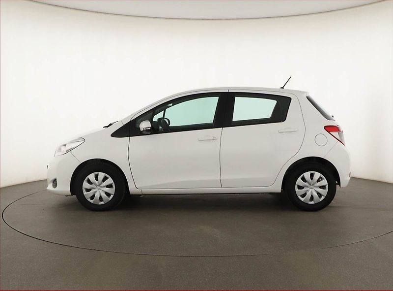 Toyota Yaris (2013) 1.33 Dual VVT-i - fotka 3 z 13