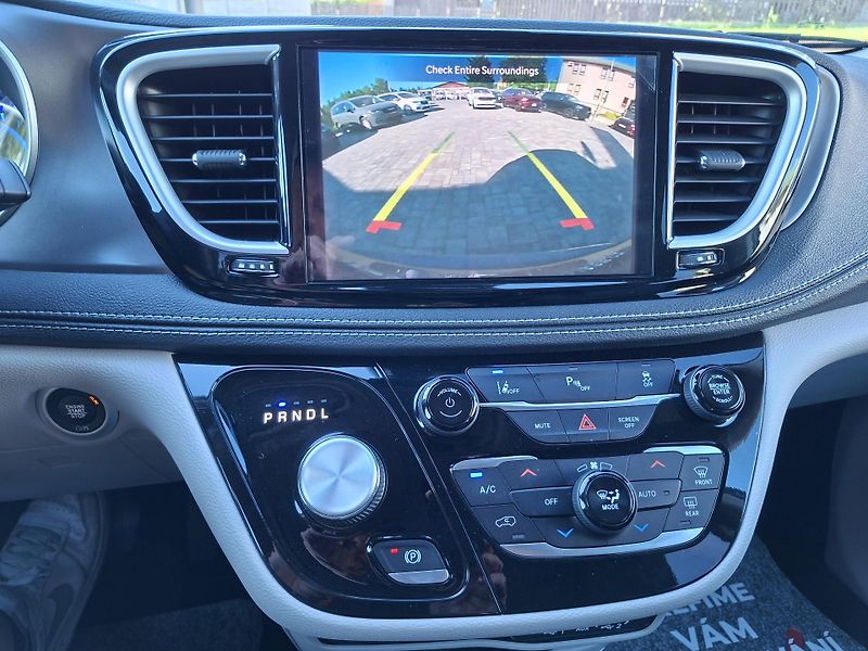 Chrysler Pacifica (2022) 3,6L V6 HYBRID, kůže, servis  - fotka 24 z 33