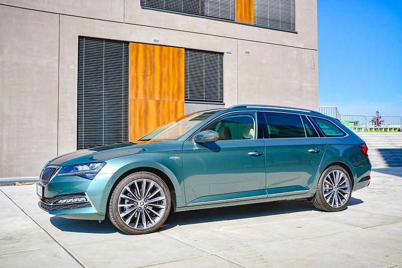 Škoda Superb (2023) L&K 2,0 TDI 147 kW 7-st aut 4x - fotka 20 z 66