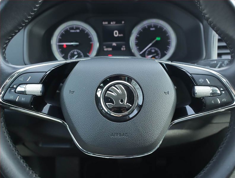 Škoda Karoq (2022) Ambition 2.0 TDI, Automat - fotka 17 z 22