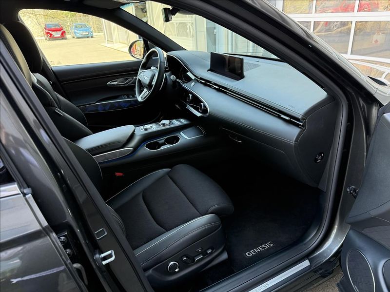 Genesis GV70 2,5 T AWD AT  Sport - fotka 13 z 22