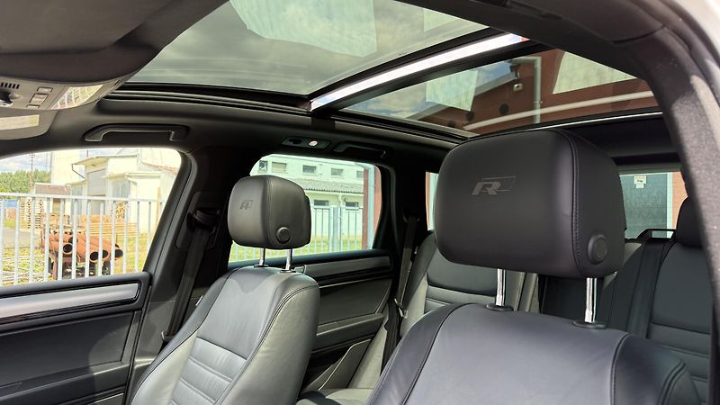 Volkswagen Touareg 3.0TDi*193kW*R-LINE*PERLEŤ - fotka 18 z 35