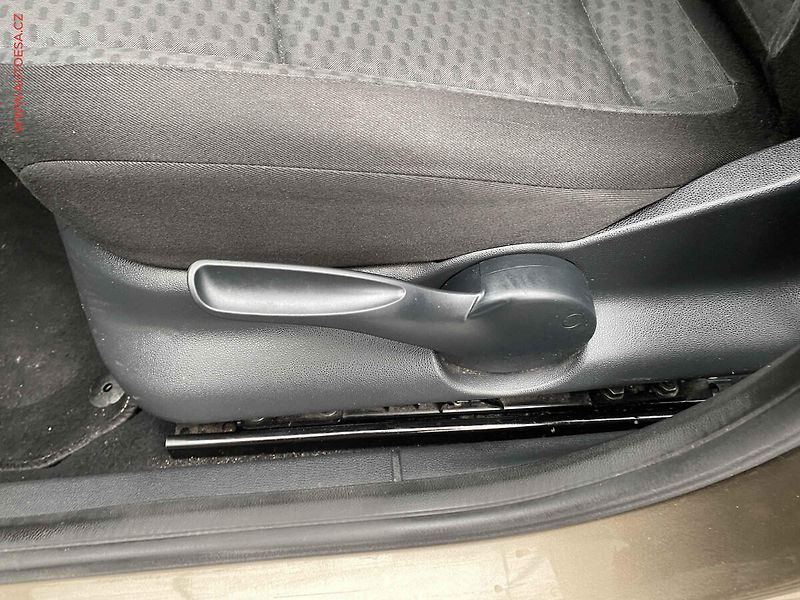 Škoda Roomster (2012) 1.2 TSi, Ambition, výhřev sed - fotka 14 z 15