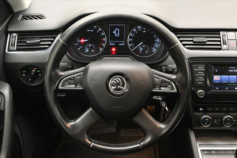 Škoda Octavia 2,0 TDI 110kW Elegance Tažné V - fotka 18 z 30