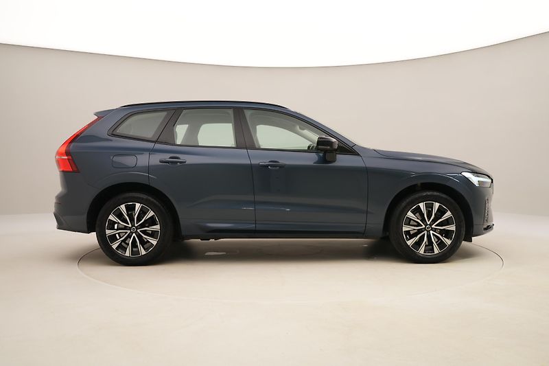 Volvo XC60 B4 AWD DARK PLUS AUT CZ - fotka 14 z 60