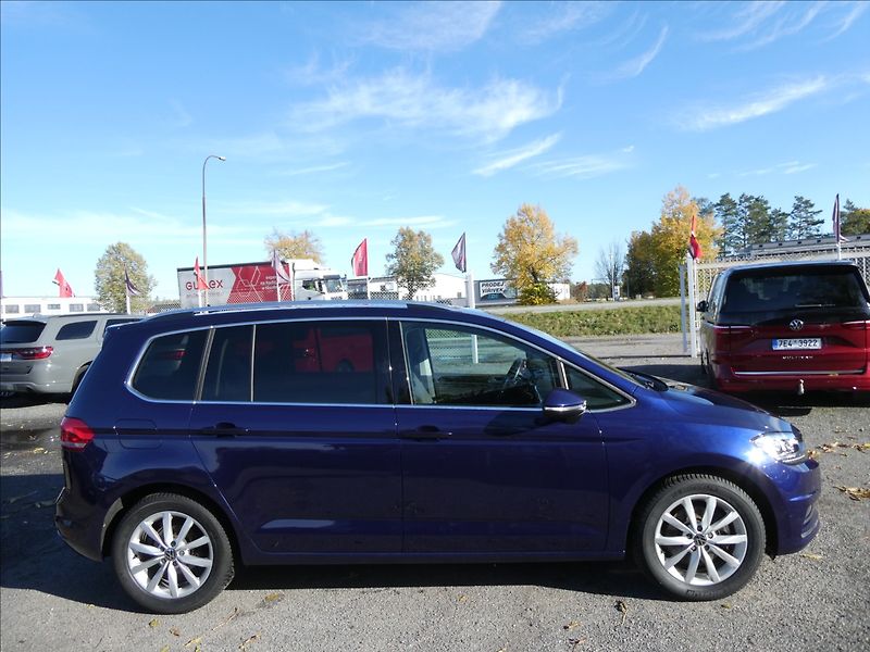 Volkswagen Touran 2,0 TDi 110kW HIGHLINE, 7.míst - fotka 12 z 44