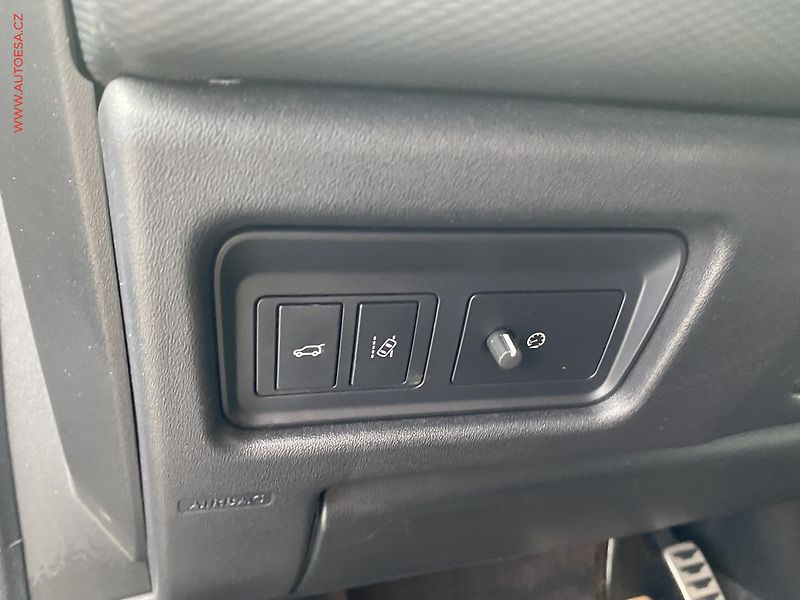 Land Rover Discovery Sport (2019) 2.0 TD4 4x4, AT, bixen, panor - fotka 15 z 20