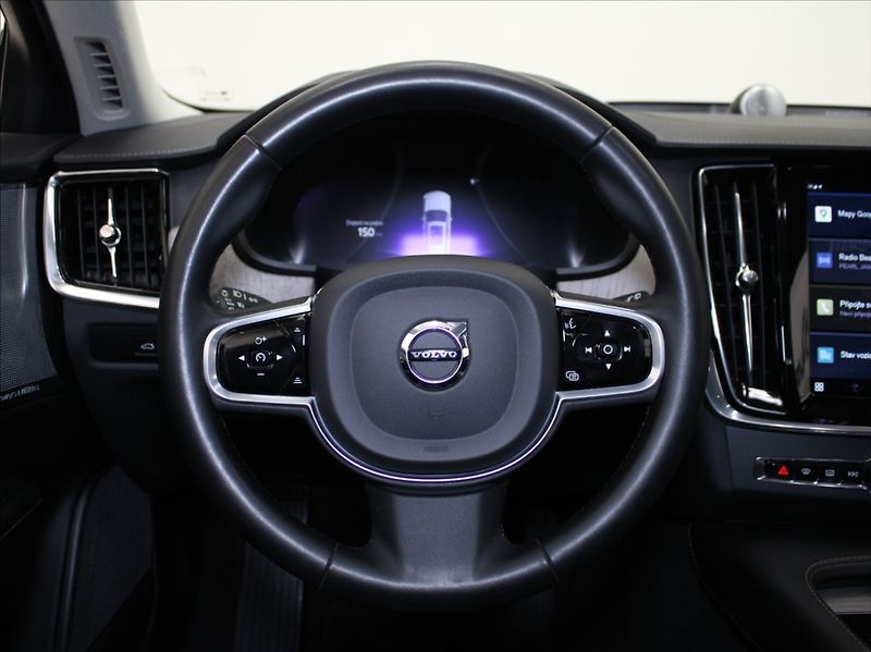 Volvo V90 2,0 B6 AWD Ultimate Dark B&W - fotka 9 z 27