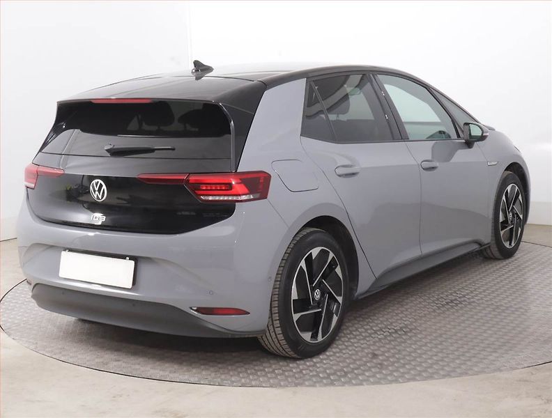 Volkswagen ID.3 (2023) Pro Perf. (62 kWh), SoH 88% - fotka 5 z 18