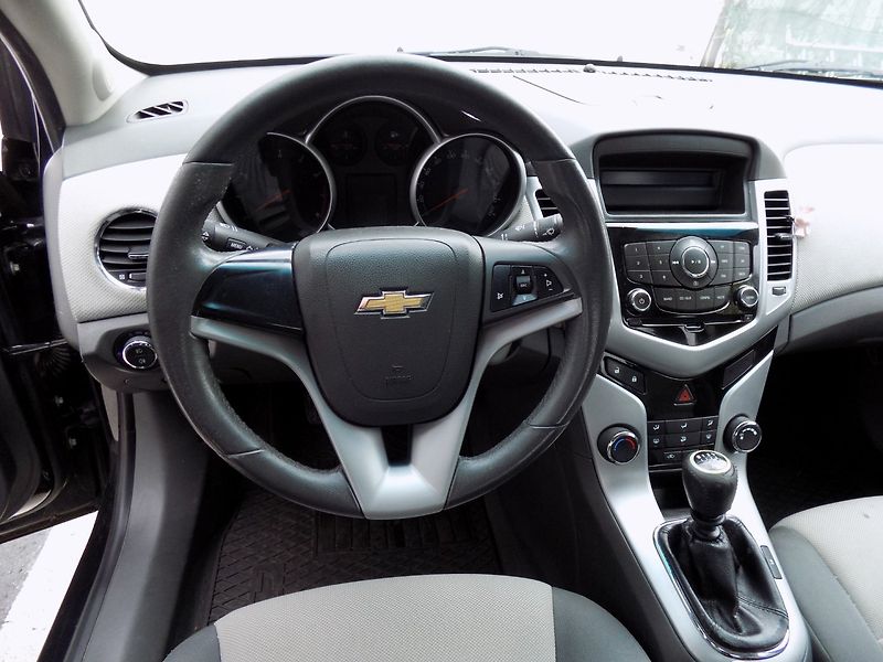 Chevrolet Cruze (2011) 1.8i/16V/Klimatizace/ČR/ - fotka 23 z 31