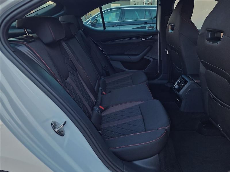 Škoda Octavia 2.0 TDI 147kW DSG 4x4 RS,1Maj - fotka 15 z 50