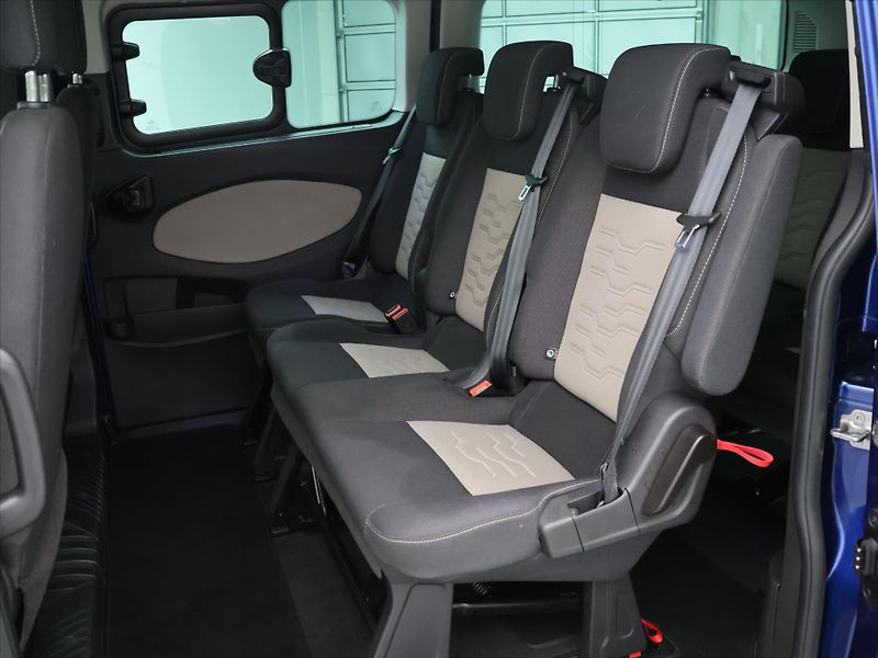 Ford Tourneo Custom 2,0 TDCi 125 kW LWB CZ - fotka 15 z 30
